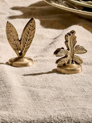 Nkuku Set of 4 Antique Brass Leaf Place Card Holders - Image 3 of 3