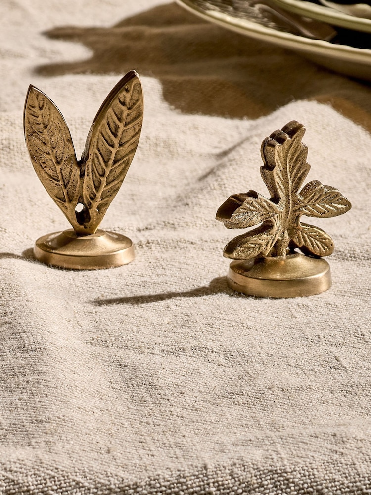 Nkuku Set of 4 Antique Brass Leaf Place Card Holders - Image 3 of 3