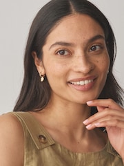 لون ذهبي - Small Hammered Disc Earrings - Image 2 of 6