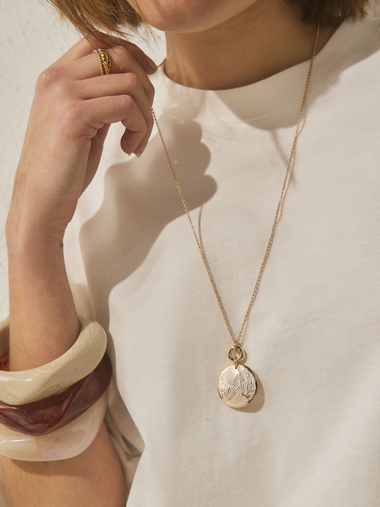 Gold Tone Detail Pendant Necklace - Image 2 of 5