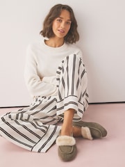 Gris - Moccasin Suede Fold-Over Fur Lined Slippers - Imagen 4 de 8