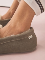 Gris - Moccasin Suede Fold-Over Fur Lined Slippers - Imagen 6 de 8