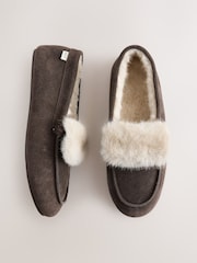 Marrón chocolate - Moccasin Suede Fold-Over Fur Lined Slippers - Imagen 1 de 5