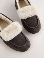 Marrón chocolate - Moccasin Suede Fold-Over Fur Lined Slippers - Imagen 4 de 5
