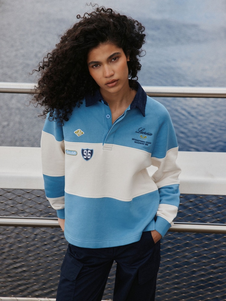 Plavo/Krem boja - Badge Detail Rugby Top - Slika 2 od 6 Plavo/Krem boja - Badge Detail Rugby Top - Slika 2 od 6