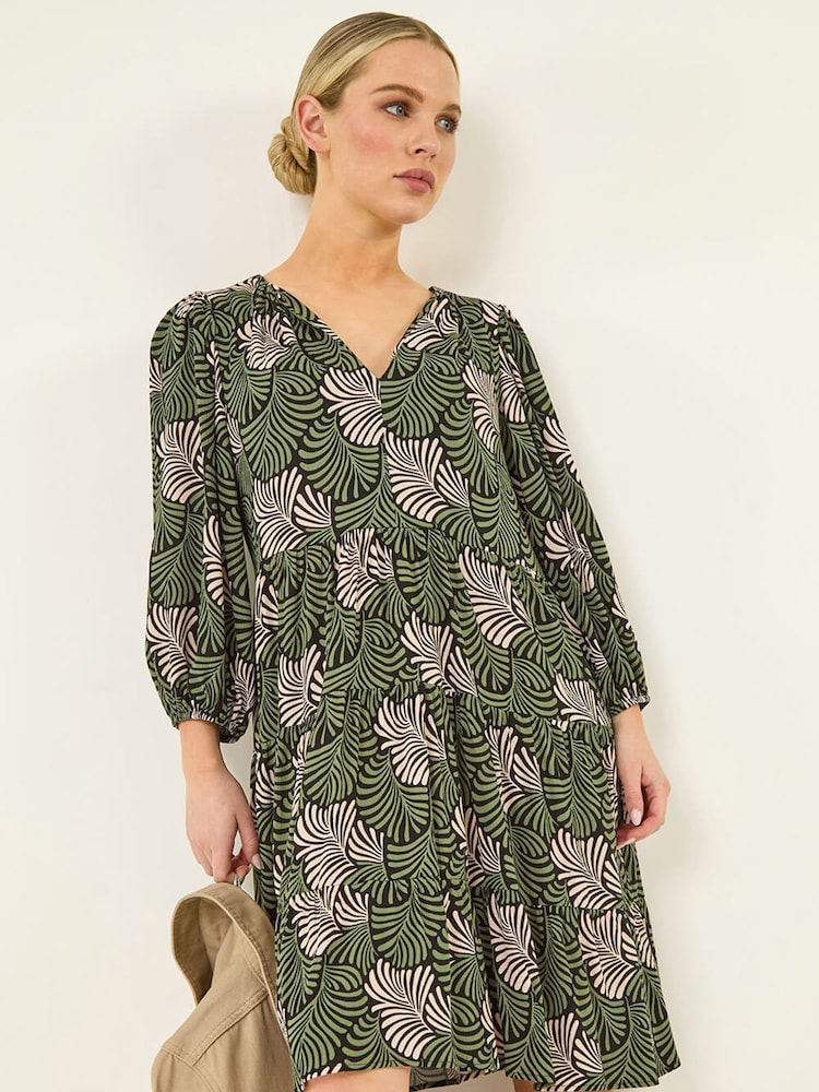 Roman Petite Abstrakt Leaf Lagdelt Smockkjole - Bilde 1 av 5 Roman Petite Abstrakt Leaf Lagdelt Smockkjole - Bilde 1 av 5