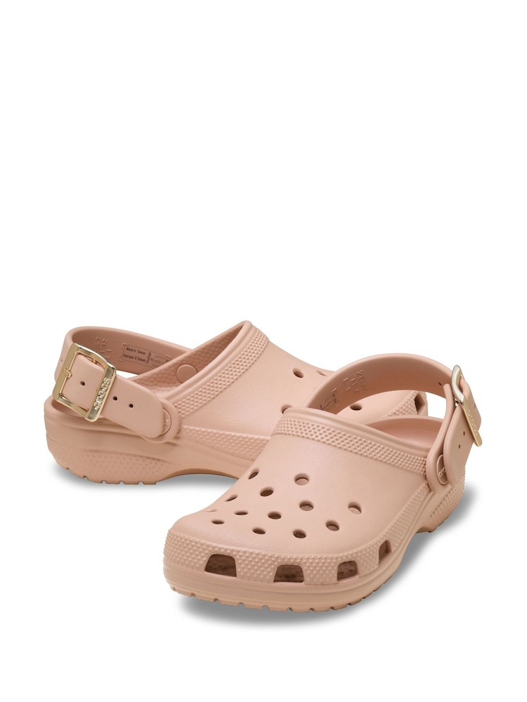 Crocs Classic Metallic Buckle Sandals - 画像 2 / 7