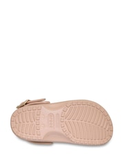 Crocs Classic Metallic Buckle Sandals - 画像 4 / 7