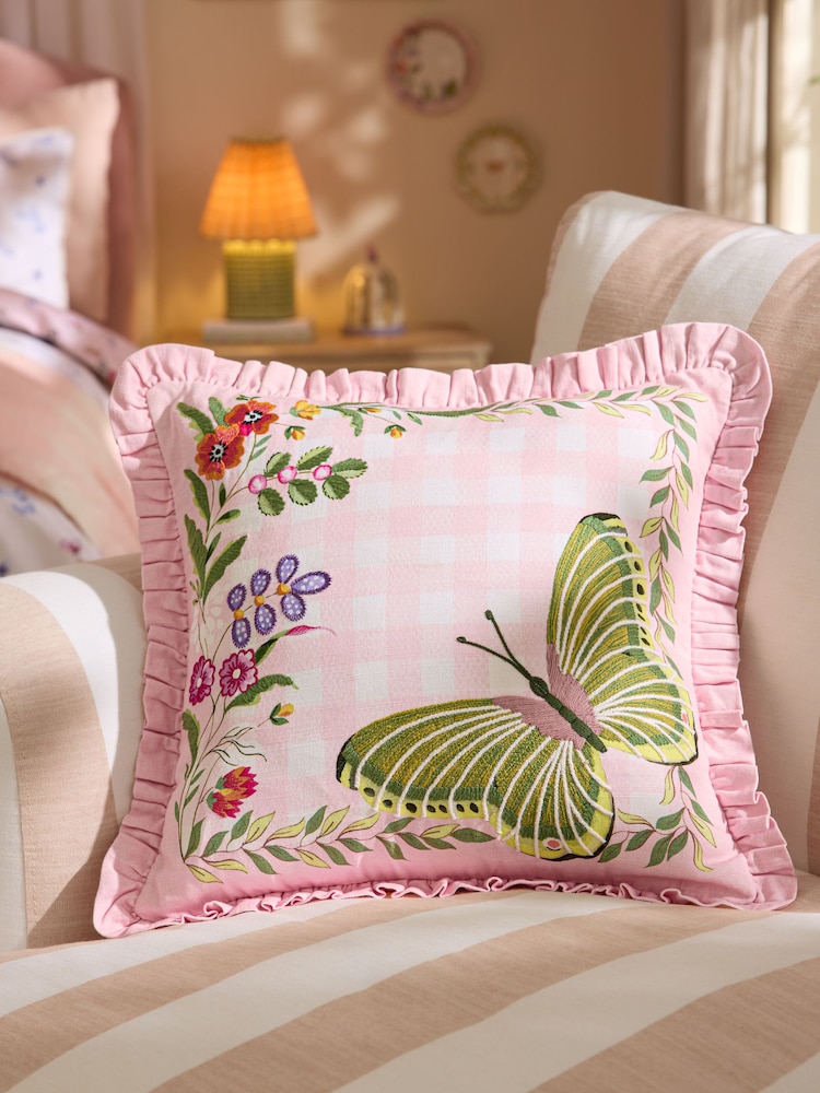 وسادة كرسي قطن بنقشة مربعات مطرَّزة بفراشات من Cath Kidston - صورة 1 من 5 وسادة كرسي قطن بنقشة مربعات مطرَّزة بفراشات من Cath Kidston - صورة 1 من 5