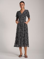 Schwarz - Jolie Moi Angel Sleeve Print Lace Maxi Dress - Bild 1 von 6