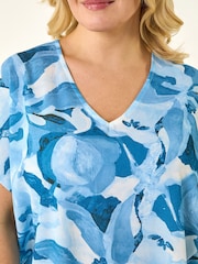 Roman Blue Curve Abstract Print Top - Image 5 of 5