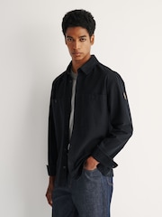Melns - Belstaff Outpost kokvilnas krekls ar siļķu kaula rakstu - Attēls 1 no 5