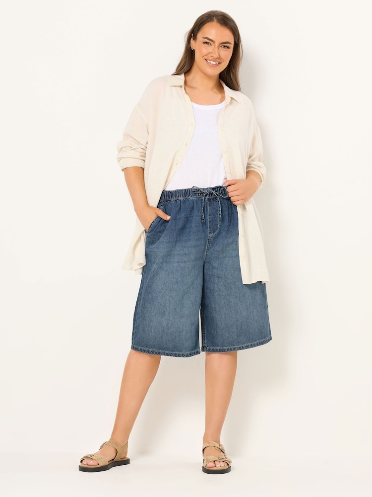 Yours Curve Mid Blue Pull On Denim Shorts - Image 2 of 5 Yours Curve Mid Blue Pull On Denim Shorts - Image 2 of 5