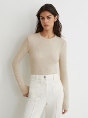 لون محايد بخيوط شاحبة - بلوزة Reiss Arabelle جيرسي بياقة مستديرة وأكمام طويلة - صورة 3 من 6