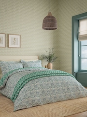 Morris & Co Blue Little Chintz Quilted Throw - Image 2 of 3