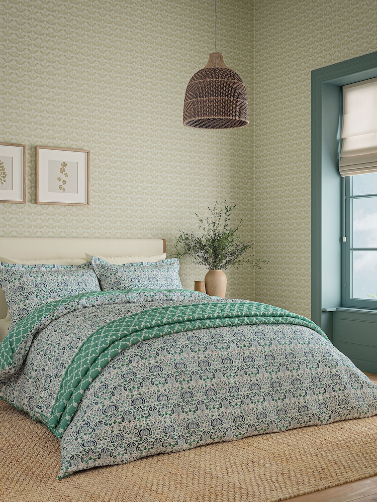 Morris & Co Blue Little Chintz Quilted Throw - Image 2 of 3