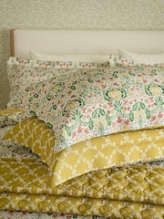 Morris & Co Green Little Chintz Quilted Throw - Image 2 of 3