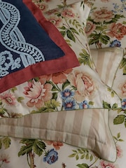 Sanderson Rose and Sage Hykenham 200 TC Cotton Sateen Duvet Set - Image 5 of 5