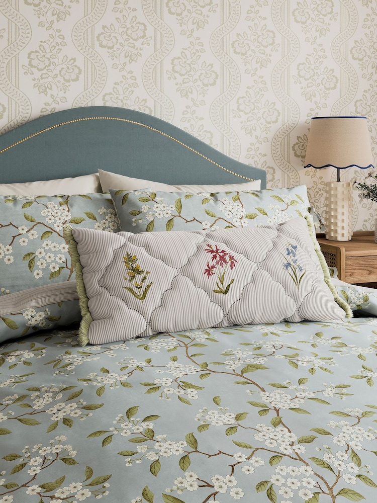 Sanderson Porcelain Damson Blossom 180 TC Cotton Duvet Set - Image 2 of 5