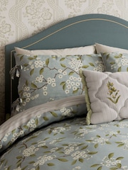 Sanderson Porcelain Damson Blossom 180 TC Cotton Duvet Set - Image 3 of 5