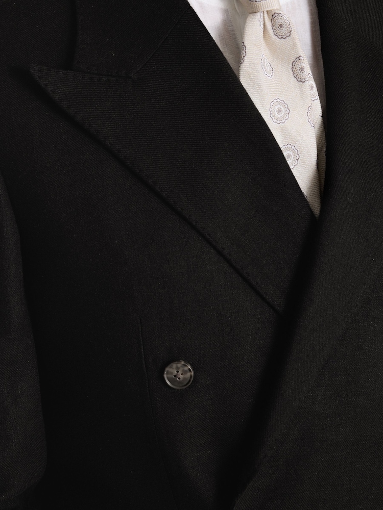 Negro - Chaqueta de traje MOSS de corte relajado, sarga de lino y algodón. - Imagen 6 de 6 Negro - Chaqueta de traje MOSS de corte relajado, sarga de lino y algodón. - Imagen 6 de 6
