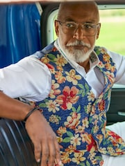 Joe Browns Jacquard Floral Waistcoat - 8的图像1｝