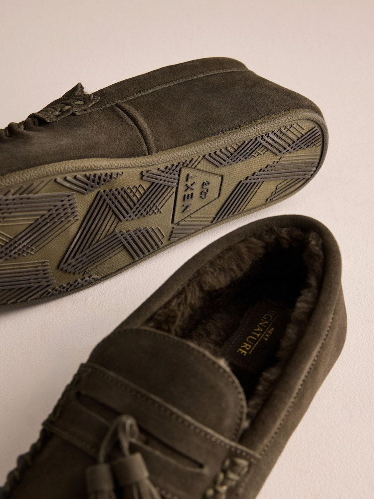 Khakigrün - Suede Tassle Signature Moccasin Slippers - Bild 7 von 7 Khakigrün - Suede Tassle Signature Moccasin Slippers - Bild 7 von 7