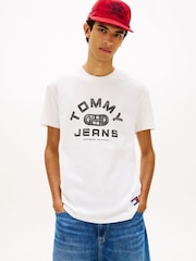 לבן - Tommy Jeans Graphic Crew Neck Jersey T-Shirt - תמונה 1 מתוך 5