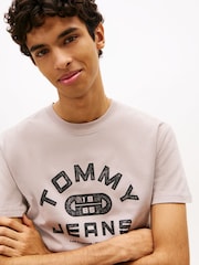 חום - Tommy Jeans Graphic Crew Neck Jersey T-Shirt - תמונה 4 מתוך 5