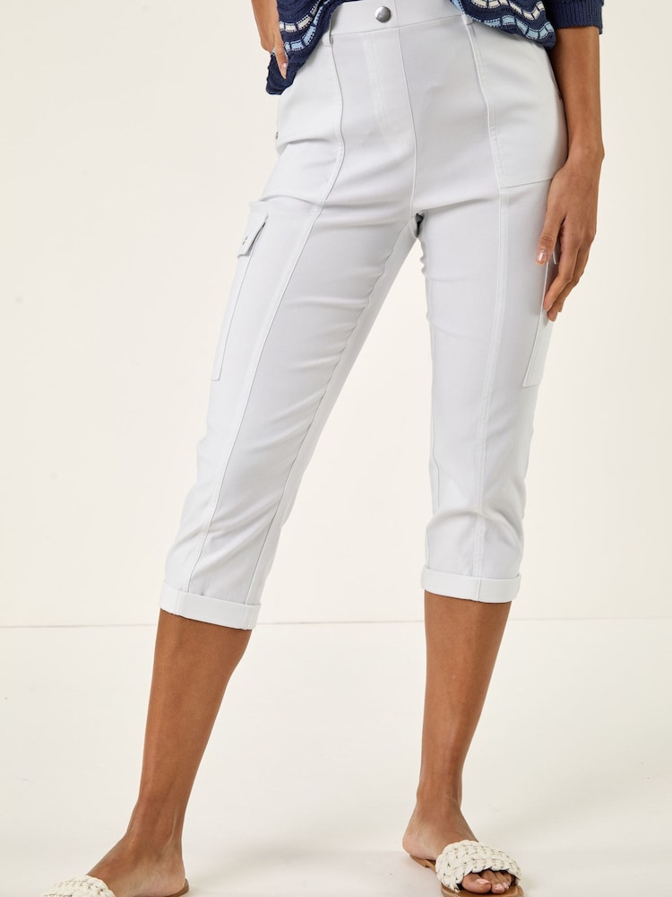 Belo - Rimske obrezane teretne bengalske pantalone - Slika 4 od 4 Belo - Rimske obrezane teretne bengalske pantalone - Slika 4 od 4