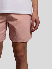 Lyle & Scott מכנסי שחייה קצרים בדוגמה חלקה - תמונה 3 מתוך 4