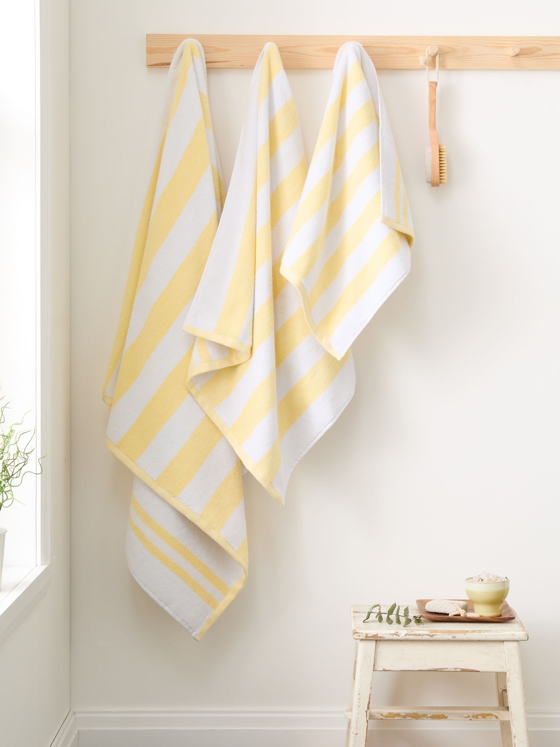 Bianca Unisex Yellow Reversible Stripe Jacquard Towel - Image 7
