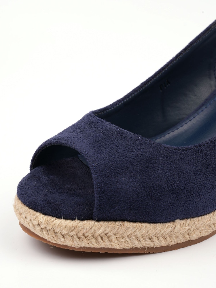 כחול  - Lunar Pia Wedge Sandals - תמונה 9 מתוך 9