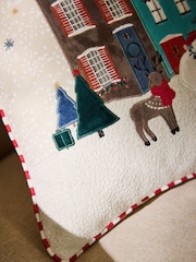 Cojín bordado con escena de Papá Noel de 43 x 43cm - Imagen 2 de 4