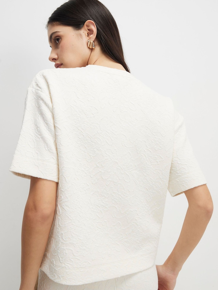 تيشرت بكم قصير من جاكار بتصميم واسع من River Island - صورة 2 من 4 تيشرت بكم قصير من جاكار بتصميم واسع من River Island - صورة 2 من 4