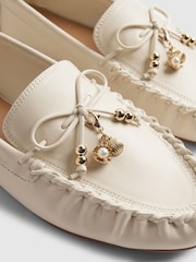 River Island Charm Bow Loafers - Image 4 de 5