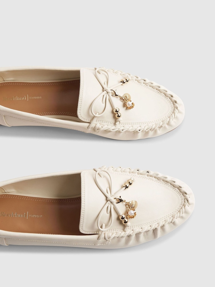 River Island Charm Bow Loafers - Image 5 de 5 River Island Charm Bow Loafers - Image 5 de 5