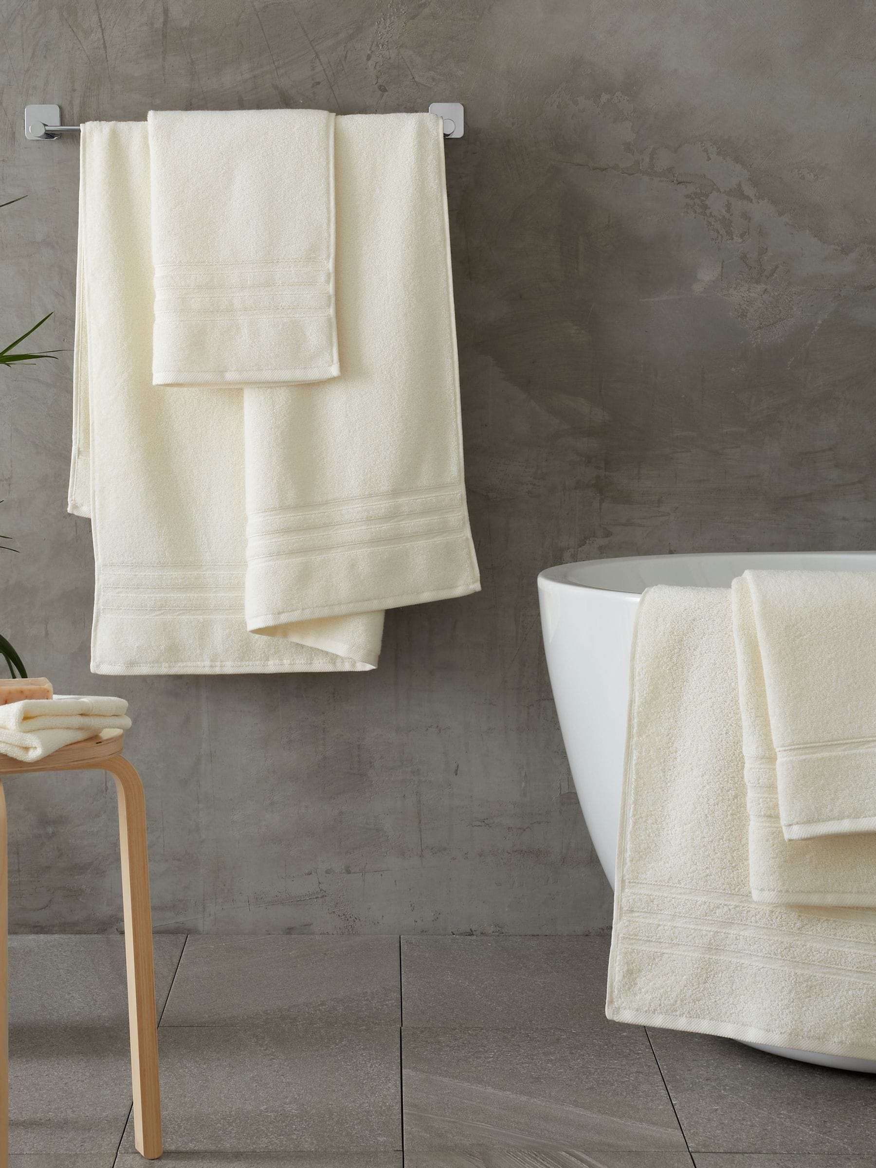 Catherine Lansfield Zero Twist Bath Sheet Pair - Image 5