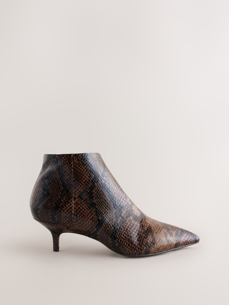 Chocolate Brown/Snake Print - Назавжди комфорт® кошеня підбори взуттєві чоботи - Image 1 of 5