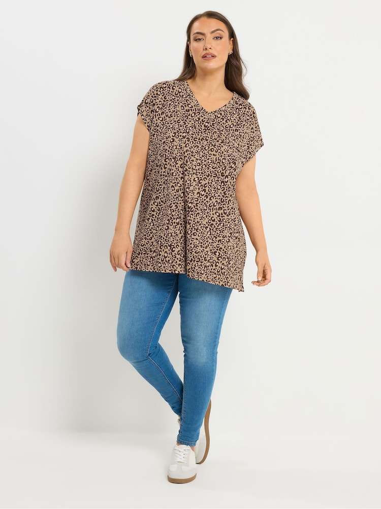 Yours Curve All Over Print Stud Pocket T-Shirt - תמונה 2 מתוך 5