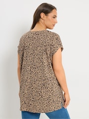 Yours Curve All Over Print Stud Pocket T-Shirt - תמונה 3 מתוך 5