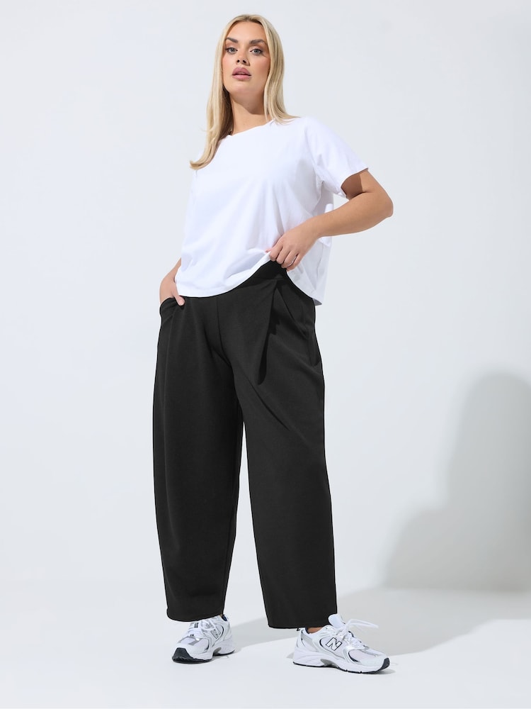 Yours Curve Limited Barrel Pleated Trousers - صورة 2 من 5 Yours Curve Limited Barrel Pleated Trousers - صورة 2 من 5