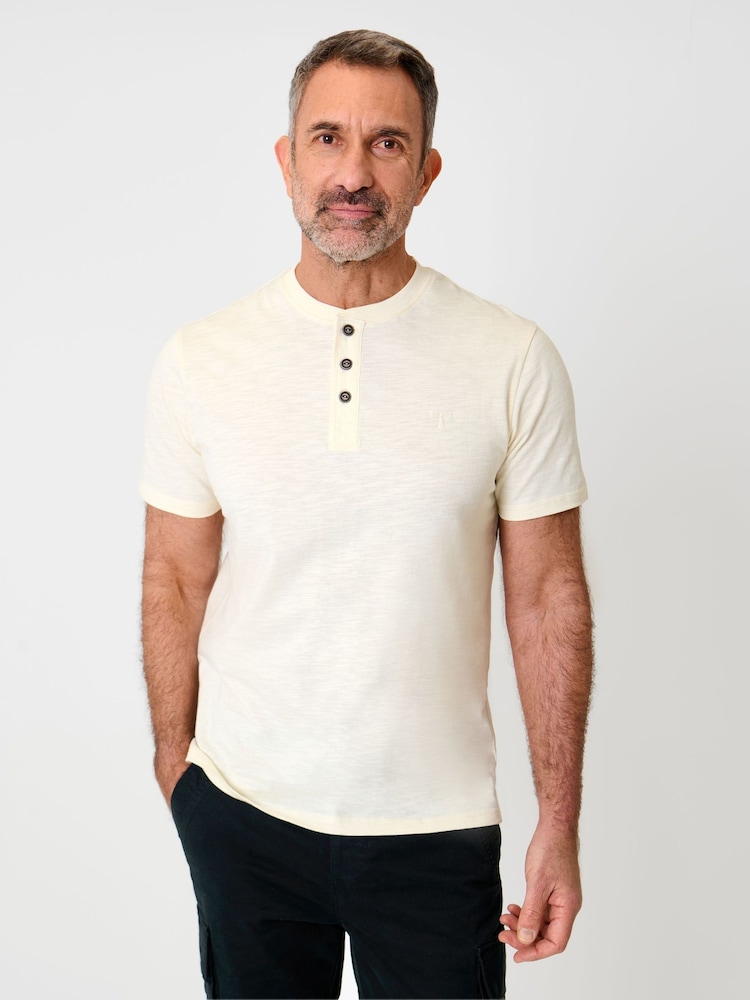 بيج فاتح - تيشرت بياقة صغيرة مصنوع من قطن ناعم من Saltwell - Image 1 of 4