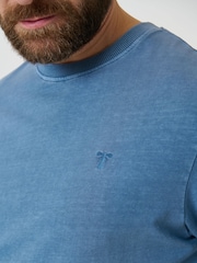 أزرق - تيشرت صباغة بعد التفصيل قطن جيرسي مع ياقة بحافة مستديرة من Saltwell - صورة 5 من 5