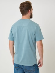 أخضر - تيشرت صباغة بعد التفصيل قطن جيرسي مع ياقة بحافة مستديرة من Saltwell - صورة 2 من 6