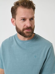 أخضر - تيشرت صباغة بعد التفصيل قطن جيرسي مع ياقة بحافة مستديرة من Saltwell - صورة 3 من 6