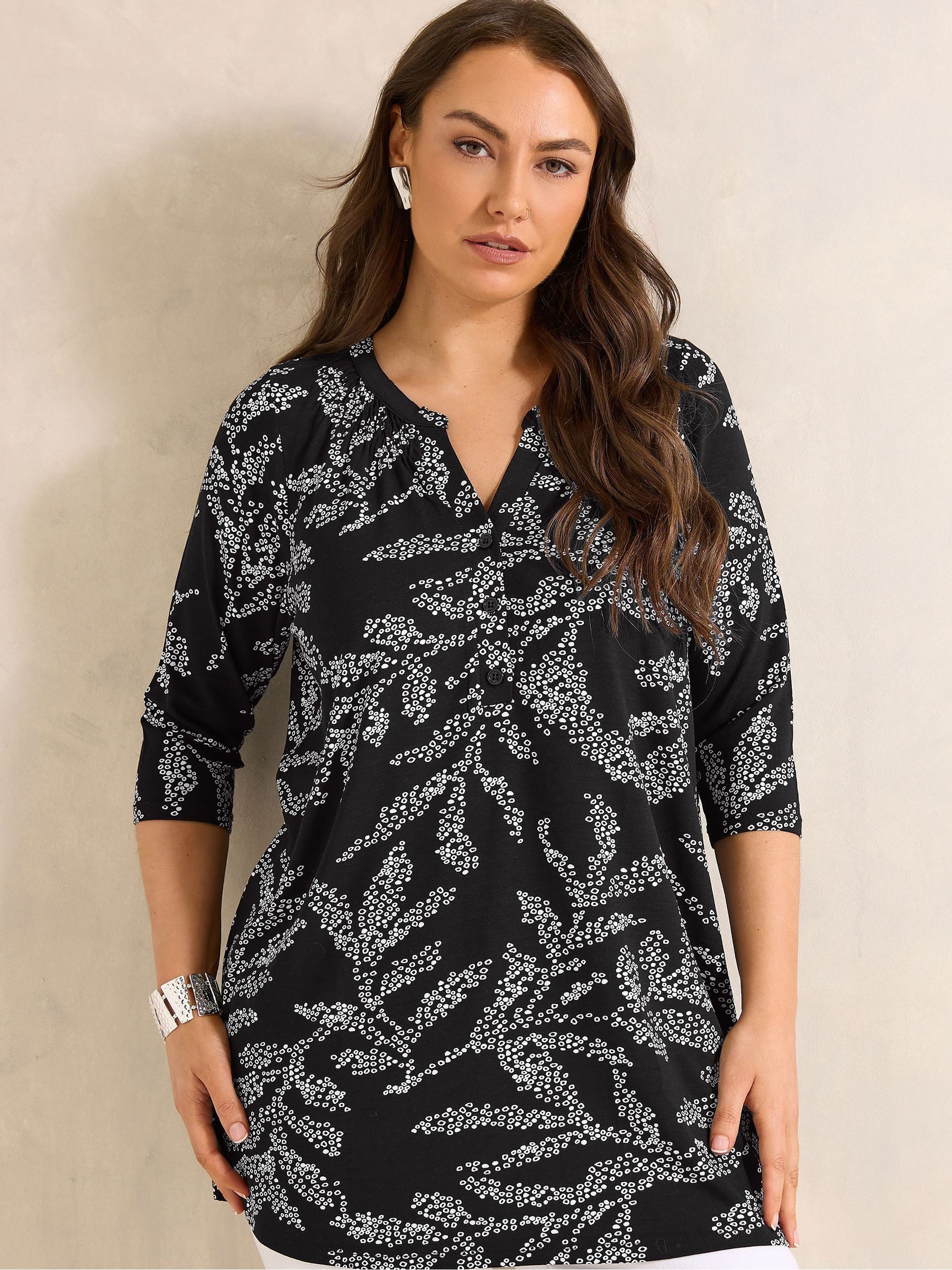 Evans Women's Black Leaf Print Jersey Top In | Size: 30-32 - Image 2