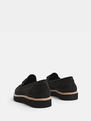 أسود - حذاء شمواه صناعي سهل اللبس بتفصيل شكيمة خيل مقاس بالغ العرض من Yours Curve - صورة 4 من 5