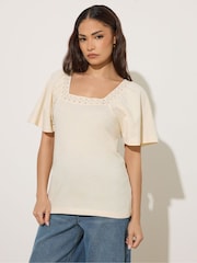 كريم - PixieGirl Crochet Neck Flutter Sleeve Top - صورة 1 من 5