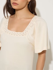 كريم - PixieGirl Crochet Neck Flutter Sleeve Top - صورة 4 من 5